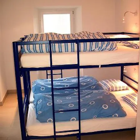 Les Rochers 42 Lits Bed & Breakfast *