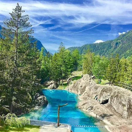 Les Rochers 42 Lits 住宿加早餐酒店 莱马雷科特