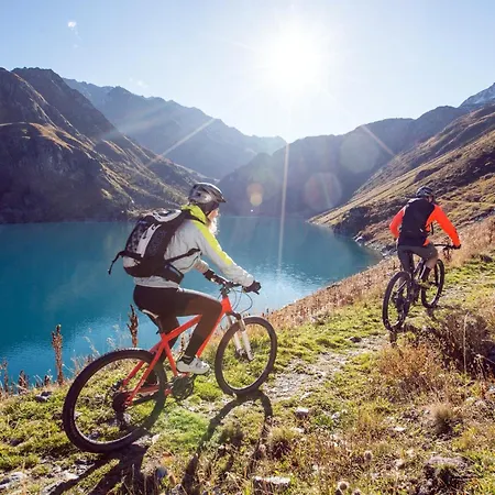 Les Rochers 42 Lits 莱马雷科特